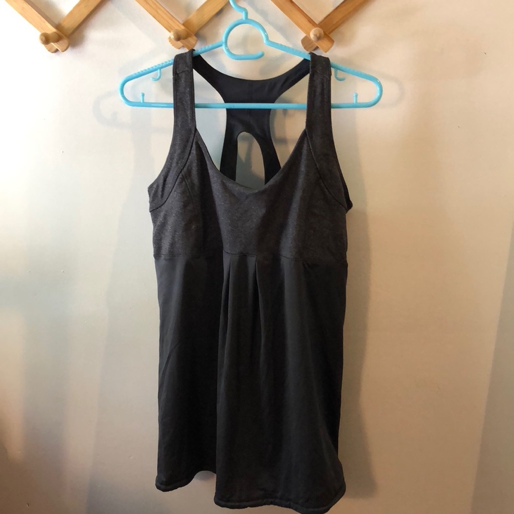 Old navy gray workout tank with build in sportsbra